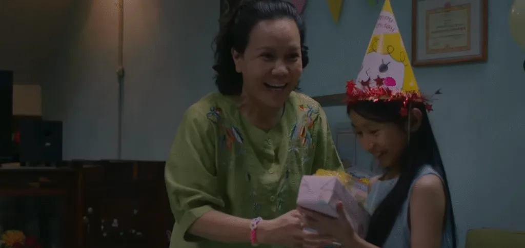 Bà Hậu nuôi cháu từ khi mới lọt lòng, thay con gái gánh trọn tình thương của một người mẹ.
