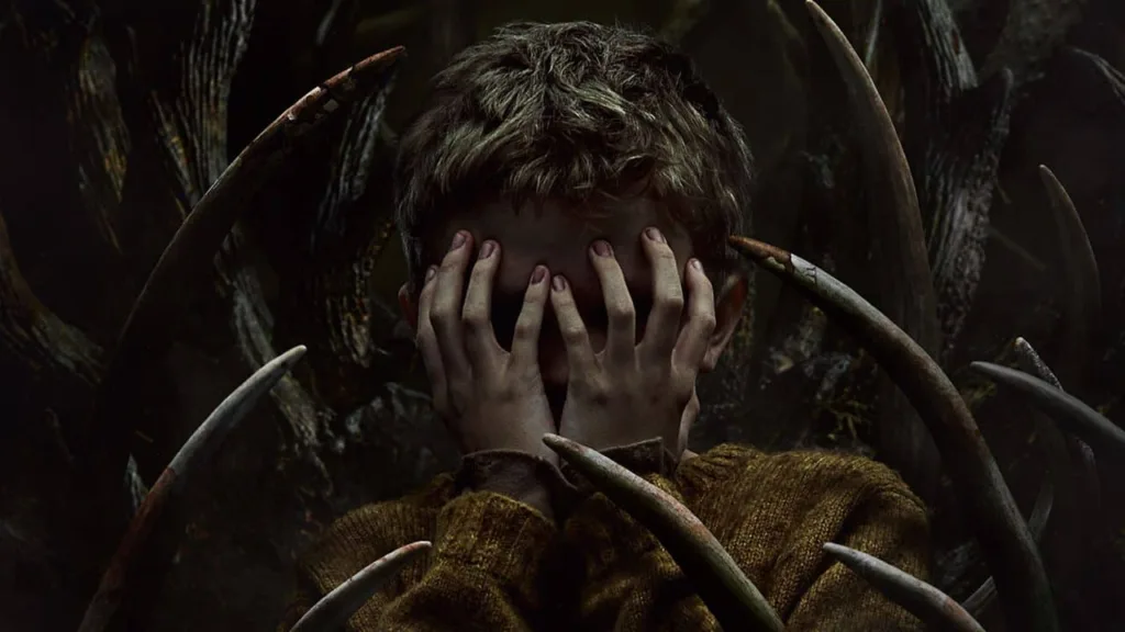 Review Antlers: Thông điệp về đói khát, tha hóa