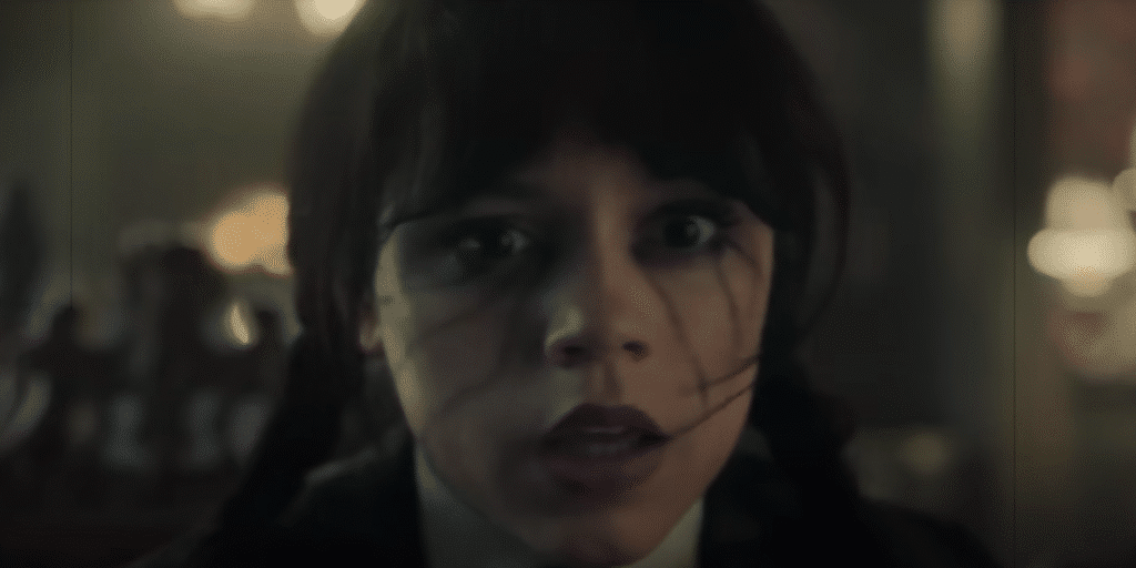 Morticia phát hiện con gái đang lạm dụng năng lực, yêu cầu trả lại cuốn Goody