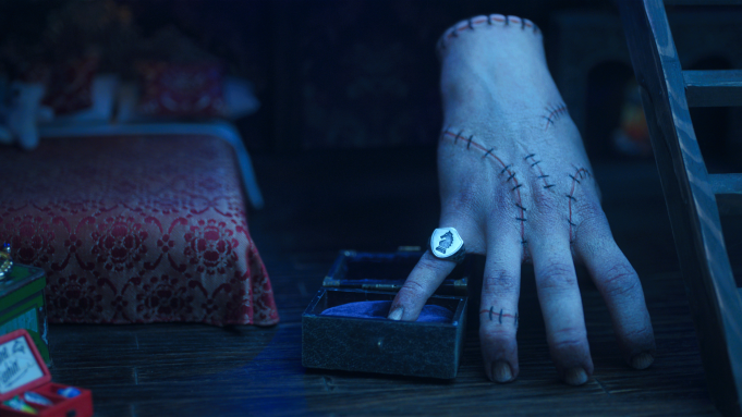 Thing – biểu tượng dễ thương và trung thành nhất của Wednesday.