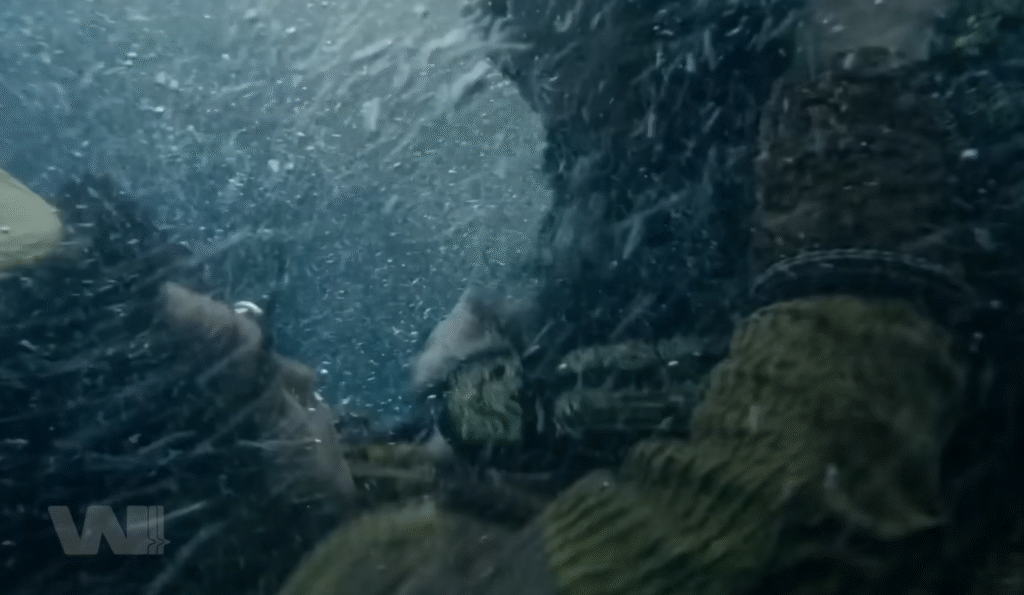 Cơ Phát bị truy sát đến cổng thành, thậm chí còn phải cứu chính Đặng Thiền Ngọc khỏi chết đuối.