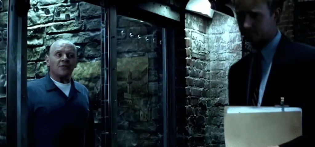 Buồng kính của Lecter – nơi lời nói là dao mổ