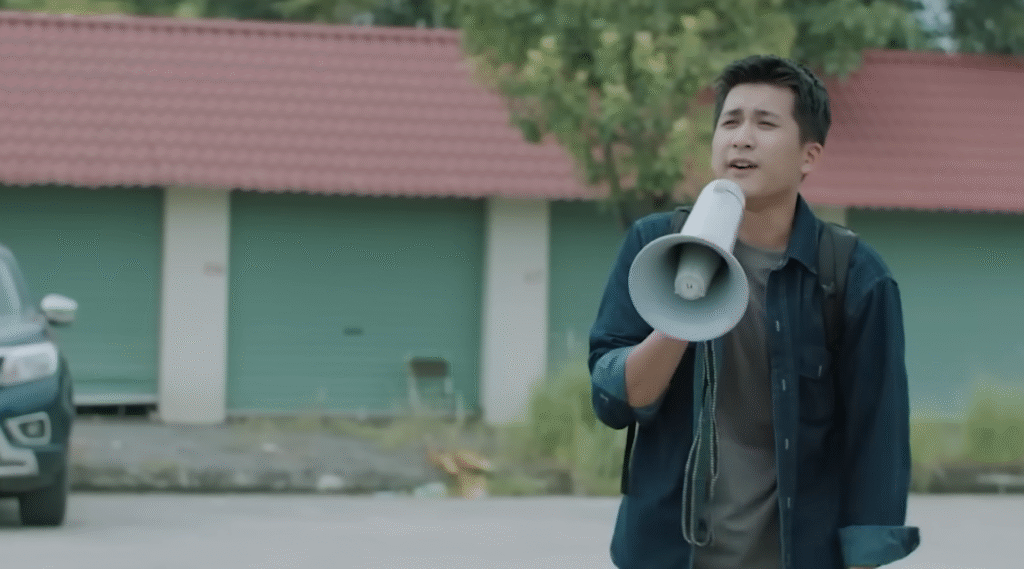 Từ người bị kéo vào trận, Quân trở thành người chọn con đường chiến đấu.