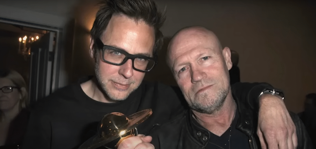 6. Michael Rooker trong điệu nhảy mở màn