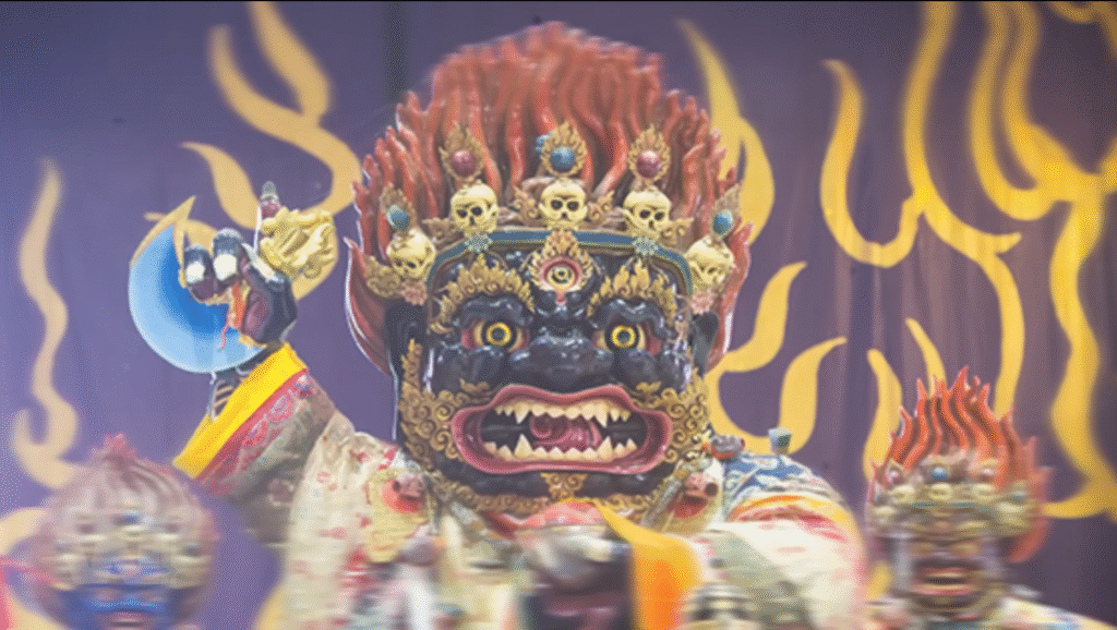 Người vợ của ngài, Mahakali, là nữ thần của thời gian và cái chết