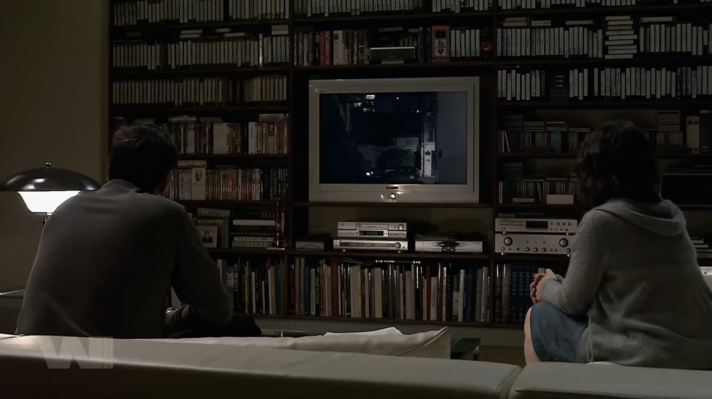 Nghệ thuật nhìn trộm – khi người xem trở thành kẻ theo dõi