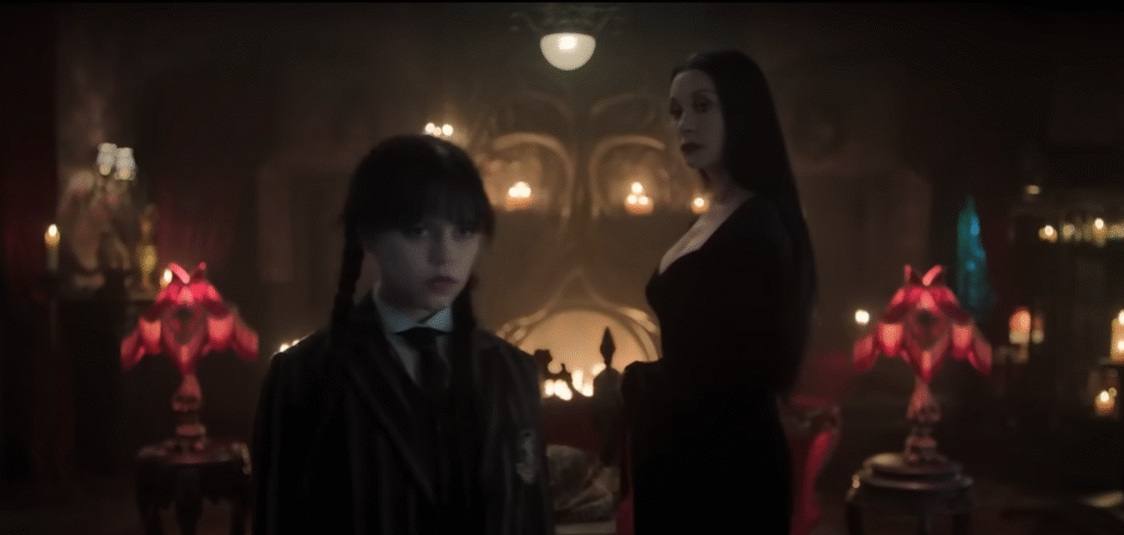 Mối quan hệ mẹ con Addams rạn nứt khi Wednesday từ chối từ bỏ năng lực.