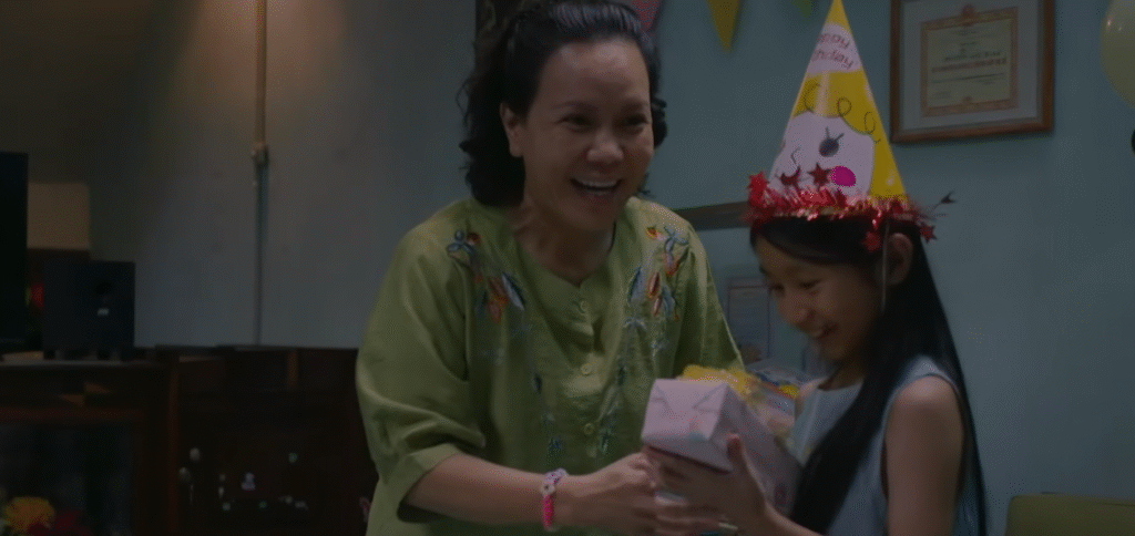 Bà Hậu nuôi cháu từ khi mới lọt lòng, thay con gái gánh trọn tình thương của một người mẹ.