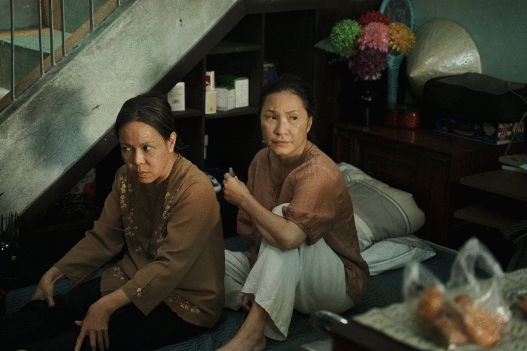 Hai người bà – hai cách yêu thương khác nhau nhưng cùng một nỗi lòng.