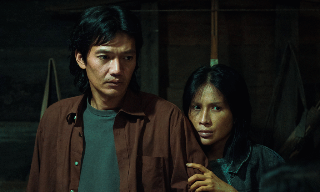 Không có nhiều jumpscare, nhưng Nhà Ma Xó vẫn khiến người xem lạnh sống lưng bằng sự ngột ngạt và ám ảnh tâm lý.