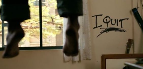 Khoảnh khắc flycam bay lên cũng là khi Joy rời đi – hình ảnh đau lòng về một thế hệ bị bóp nghẹt bởi áp lực.