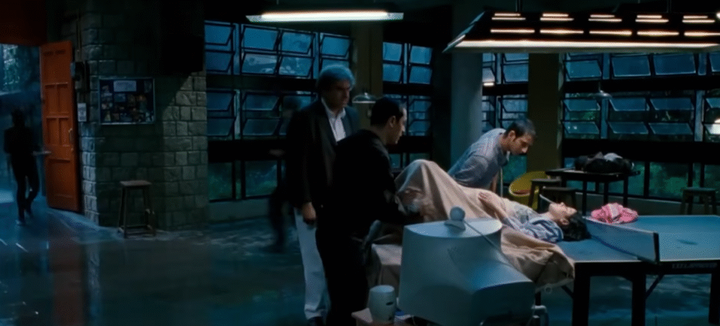 Cảnh sinh con bằng máy hút bụi – khoảnh khắc huyền thoại cho thấy sáng tạo không cần giấy khen.