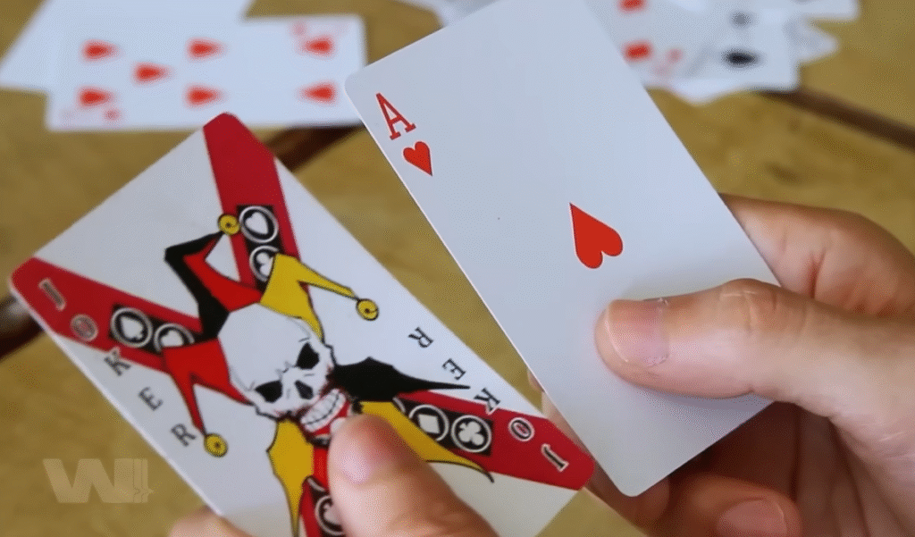 Khi luật chơi cho phép phản bội, bạn sẽ tin ai?