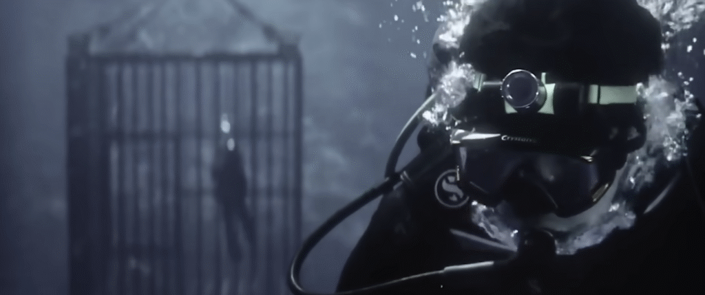 Cuối cùng, thi thể Lý Mộc Tử được tìm thấy trong lồng sắt dưới biển.