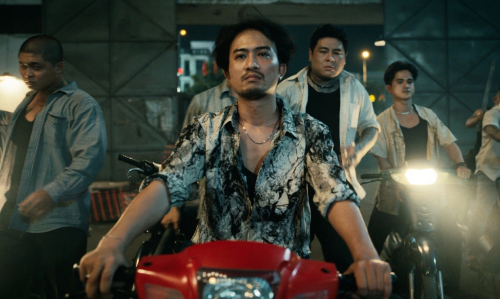 Ai là kẻ đứng sau tất cả?