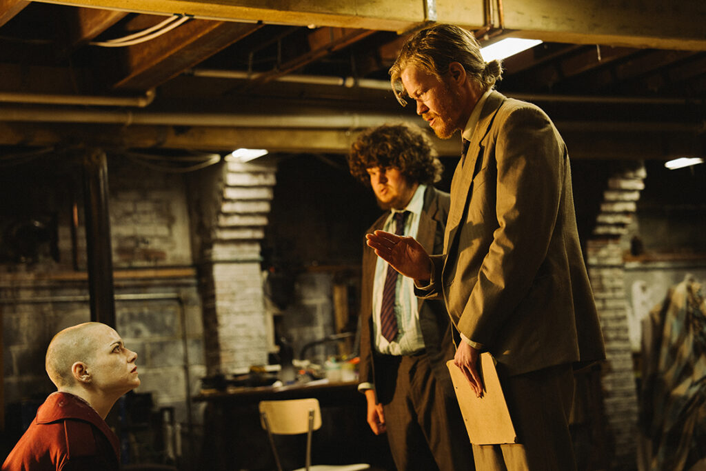 Không phải trừng phạt, mà là sự buông bỏ