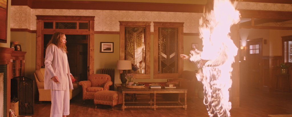 Steve chết cháy khi Annie ném cuốn sổ tà giáo vào lò sưởi.