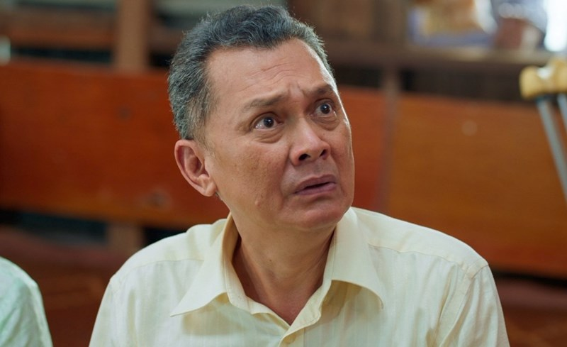 Hữu Châu tiếp tục chinh phục khán giả bằng diễn xuất tinh tế và đầy nội lực.