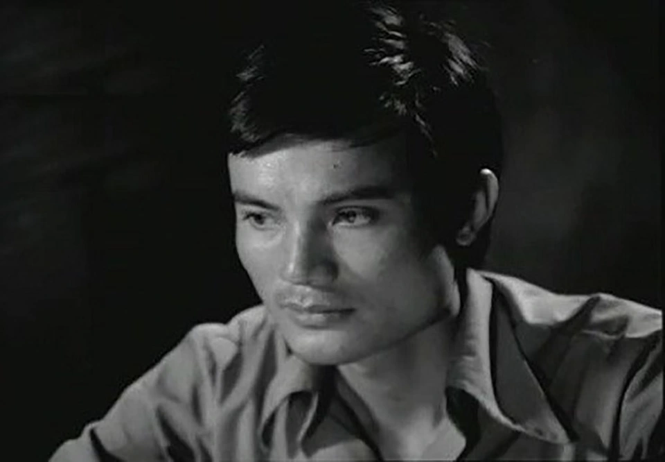 Ông giáo Thứ – Người đứng bên bờ ao lâu nhất