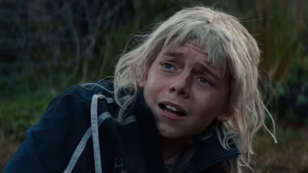 Spike rời khỏi nơi trú ẩn, bước vào một nước Anh hậu tận thế không còn chút dịu dàng nào.