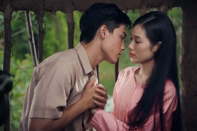 Võ Điền Gia Huy và Trâm Anh trong vai Chờ và Thương