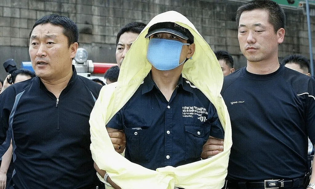 Sát nhân áo mưa vàng recap – The Raincoat Killer: toàn bộ hành trình tội ác