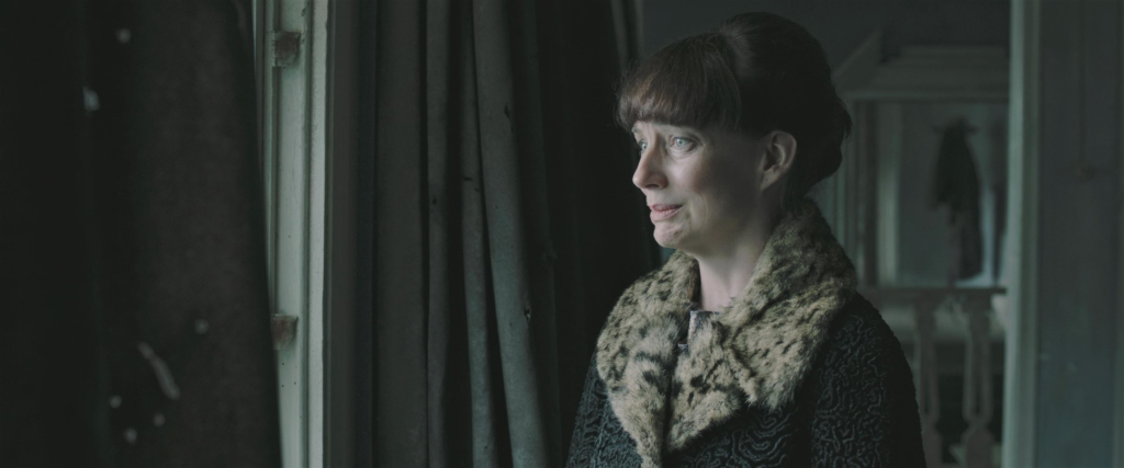 Nỗi ám ảnh âm ỉ bào mòn Rose từng ngày. 