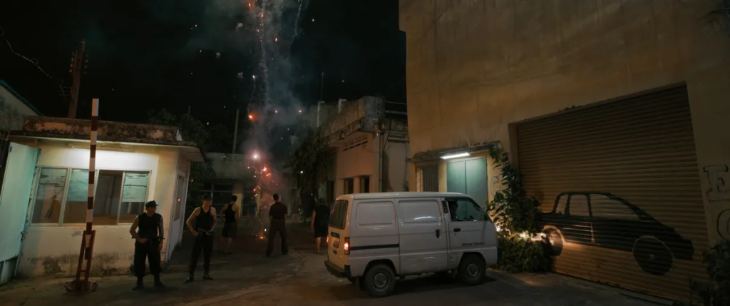 Dù không phải phim kinh dị, Thiên Đường Máu mang đến bầu không khí u ám và nghẹt thở xuyên suốt.