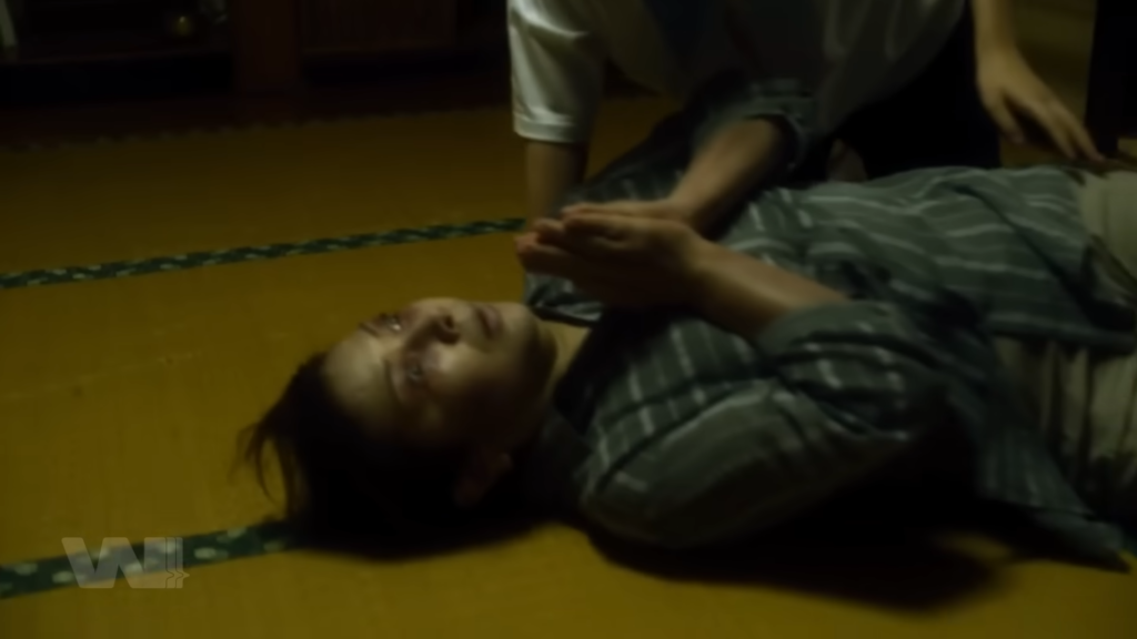 Chị gái ban đầu không tin, cho tới khi bà ngoại chết kỳ lạ ngay tối đó trong lúc cầu nguyện cho hai cháu, và bà cũng mất ngón áp út