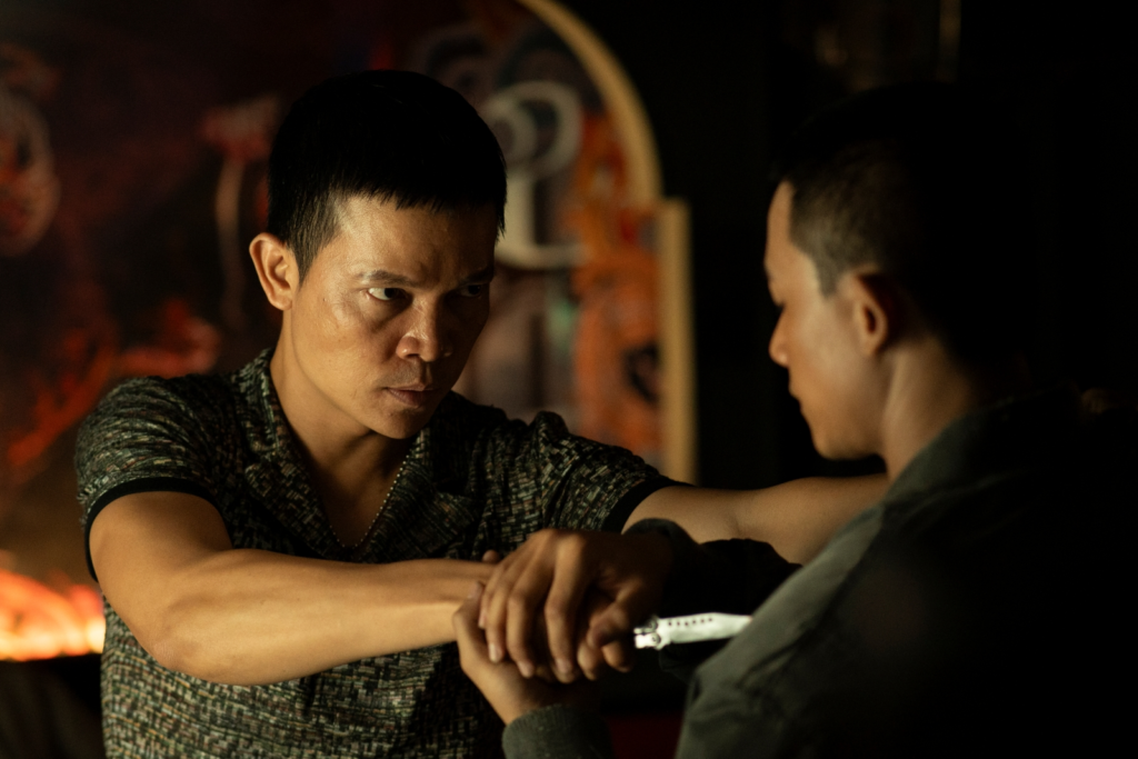 Kịch Bản: Tham Vọng Đặt Nền, Nhưng Vẫn Còn Chừa Lại Chỗ Trống