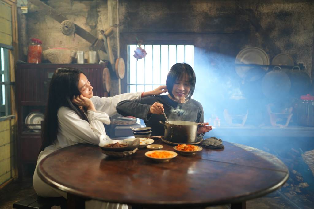 Mối quan hệ chị em giữa Minh Như và Mỹ Ngọc là sợi chỉ đỏ dẫn dắt toàn bộ mạch phim