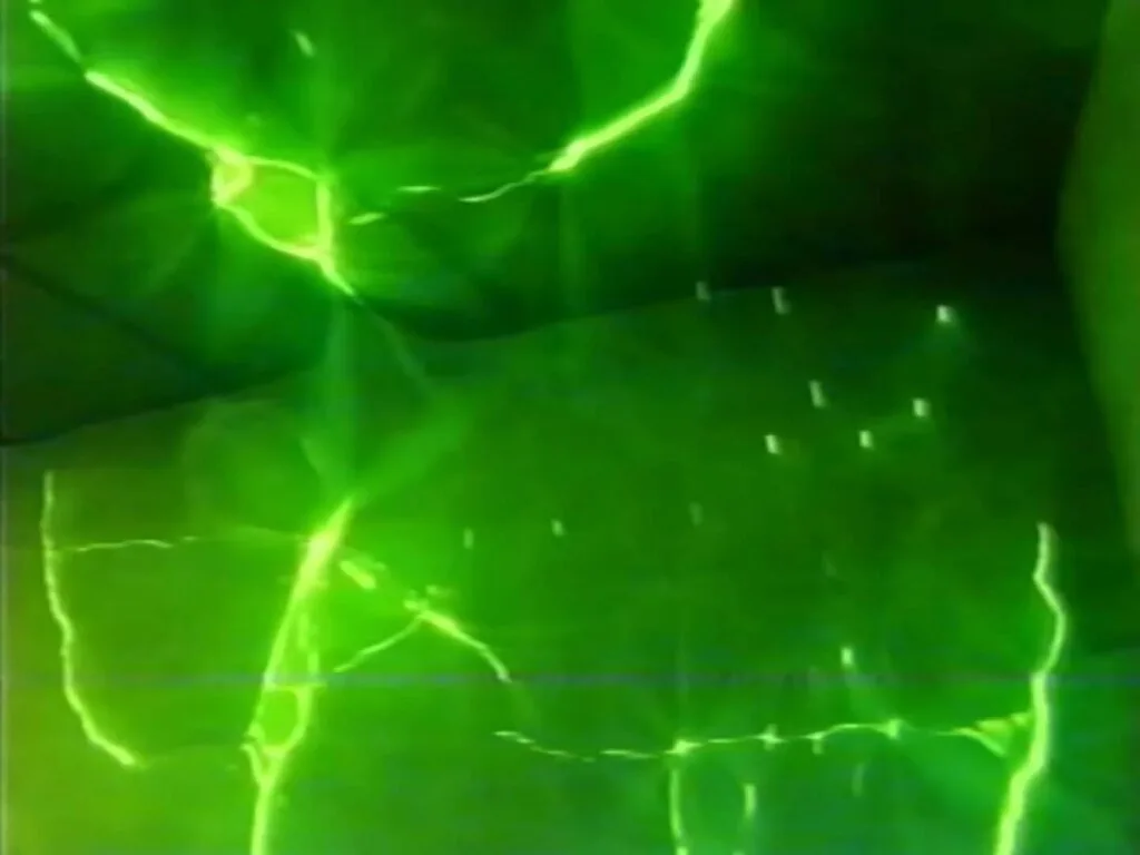 The Green Glow, ván bài sinh tử với định luật vật lý