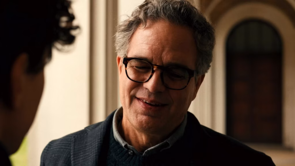 Bruce Banner trở thành người dẫn đường cho Peter trong cuộc chiến với con quái vật bên trong.