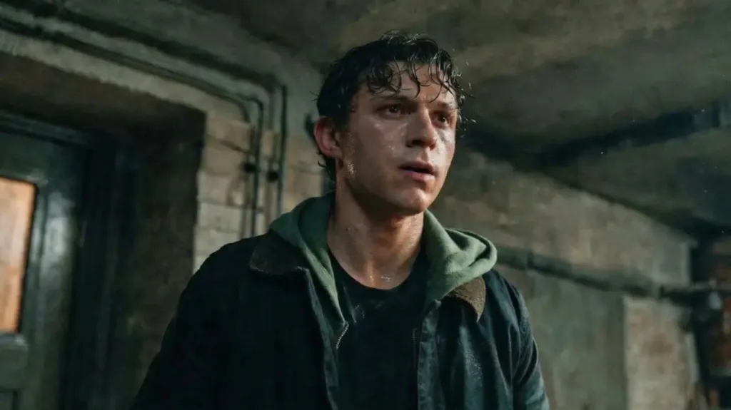Tom Holland thể hiện sự kiệt quệ của Peter chủ yếu qua ánh mắt và những khoảng lặng.