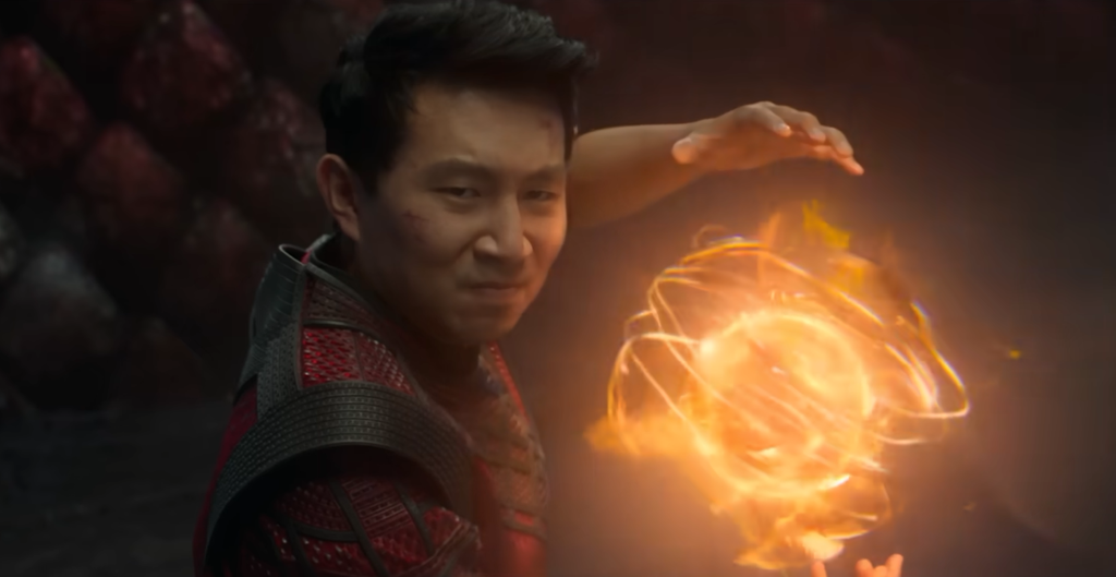 Shang-Chi điều khiển Thập Nhẫn trong trận chiến bảo vệ Ta Lo.