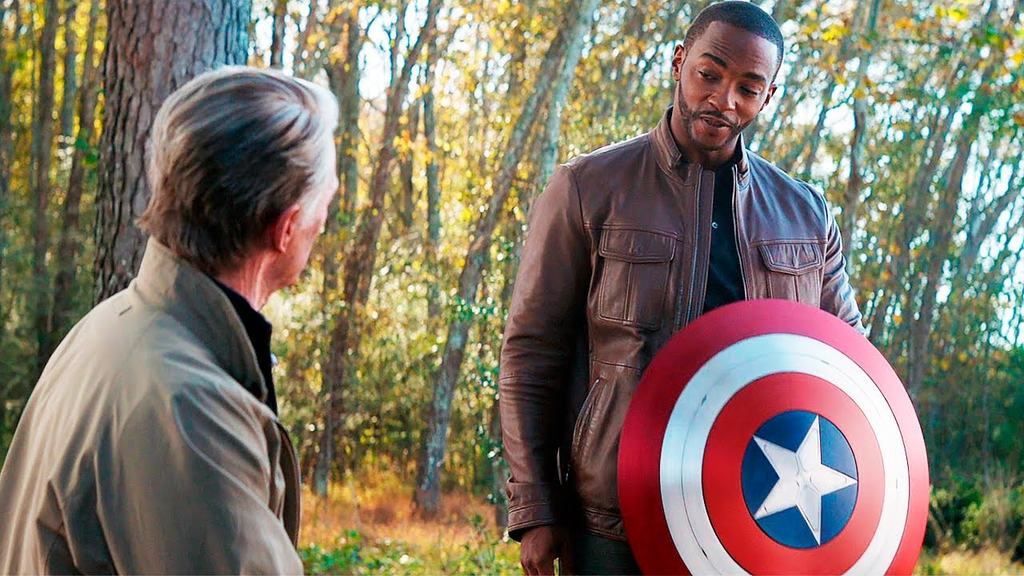 Steve Rogers trao khiên Captain America cho Sam Wilson ở cuối Endgame